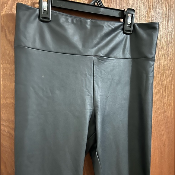 Forever21 Faux Leather Leggings Large - Picture 3 of 7